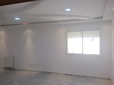 Très hst salon et quatre chambres