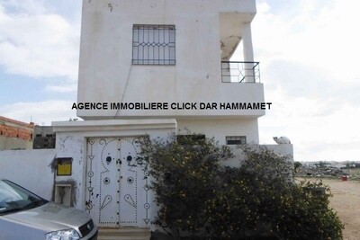 un triplex avec jardin à hammamet sud