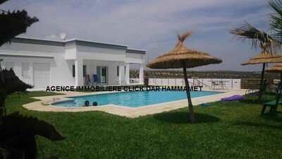 Villa stroke pool and grassy hamt South garden