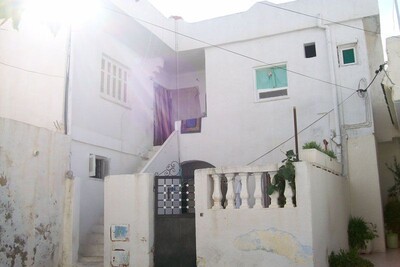 House + 03 studios on 2 levels ++