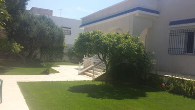 Villa En face Carrefour Market