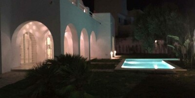 Une belle villa avec piscine kt