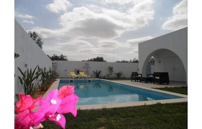 VILLA of 700 m with pool has HAMMAMET
