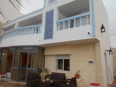 AV une belle villa avc piscine et abri de voiture