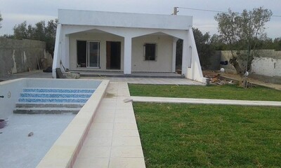 villa avec piscine prix sacrifie de 200MD à 165MD
