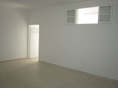 Bureau de 70 m à Rades