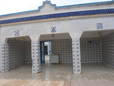 ferme garage et deux maison