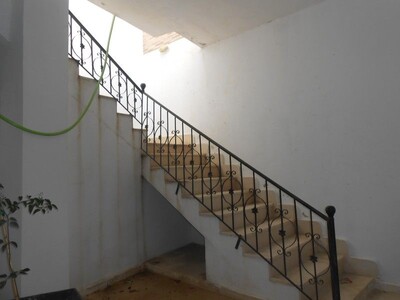 grand garage avec duplex au 1er étage