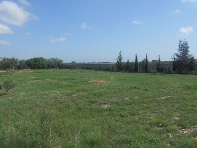 field with a unfinished villa AD