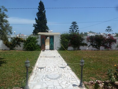 Large independent country house with large garden