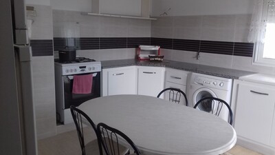 Appartement richement meublé zone plyclinique Hammamet