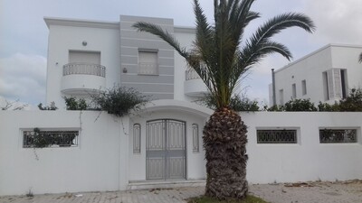 une magnifique villa aux berges du lac