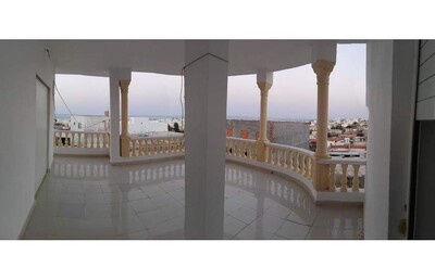 une grande villa nouvellement construite située à Hammamet nord