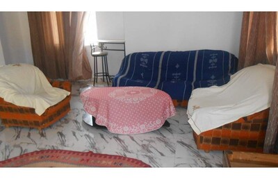 un bon maison avec deux étages