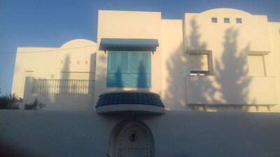 Une Trés belle villa à louer zone Miramar