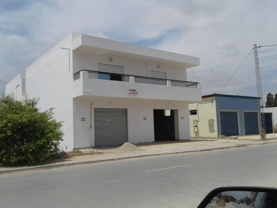 Space commercial or deposit of 100 to