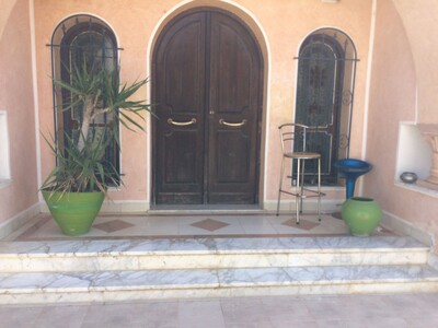 villa très luxueuse avec jardin