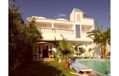 une agréable villa avec propre piscine