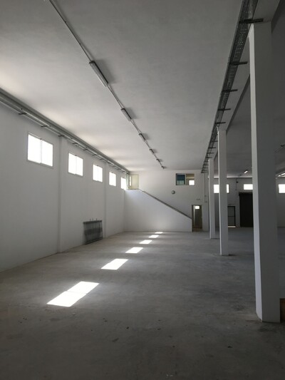 LOCAL INDUSTR 2000 HAUT STANDIING TUNIS SUD