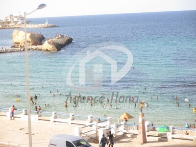bel appartement vue sur mer et pied dans l'eau