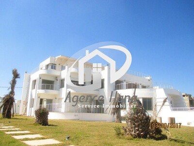 Château pied dans l'eau front de mer — à Plage Rejiche Mahdia