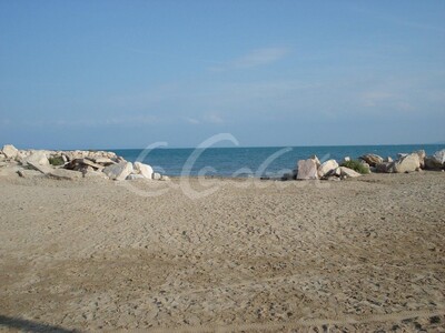 Terrain pieds dans l'eau à Gammarth