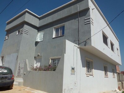 deux étages maison avec garage