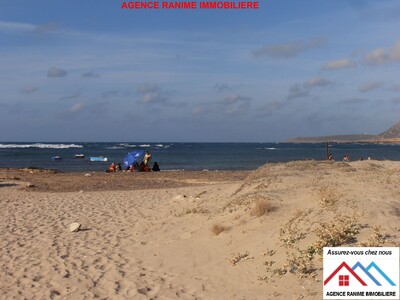 Lot de terrain a la mer de 700 avec titre bleu