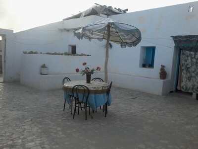 a vendre une grande maisona à hammamet EM