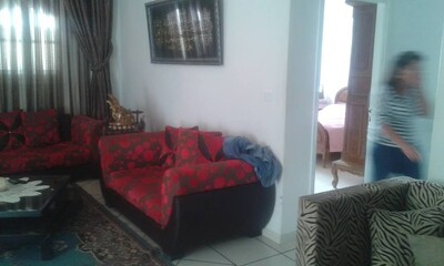 un beau appartement au 1étage en plein centre ville hammamet EM