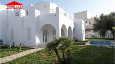 A vendre une villa sue deux étage avec piscine EM