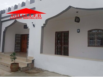 trés bonne affaire une villa a vendre située à hammamet EM
