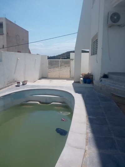 a vendre a hammamet nord une trés belle villa sb