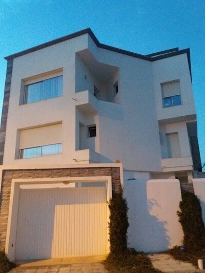 A l’AFH mrézga une très belle villa sb