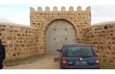 ans la comapgne de hammamet monchar une belle villa sb