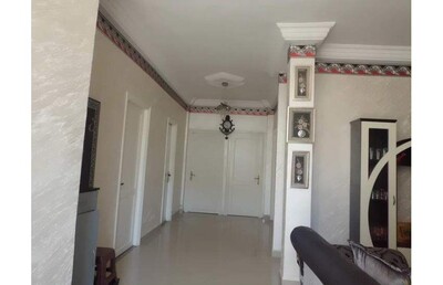 UNE MAISON avec deux appartements