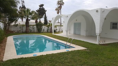 A vendre une belle villa de 250m² sur un terrain de 690m²