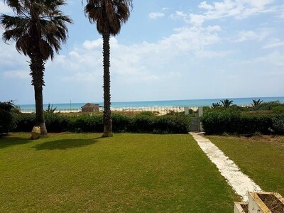 Terrain 3600 m² au bord de la mer