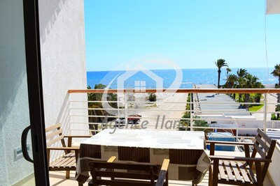 Appartement front de la mer et pieds dans l'eau corniche