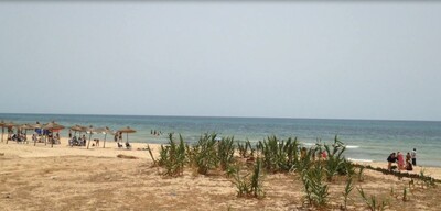 un appartement pied dans la mer à Hammamet nord