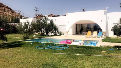 grande villa avec piscine de 1500m²