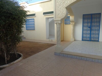 a vendre une jolie villa avec piscine