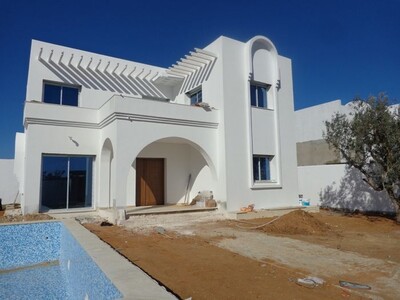 a vendre une villa moderne avec piscine