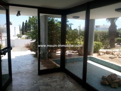 House waves has to our Lady