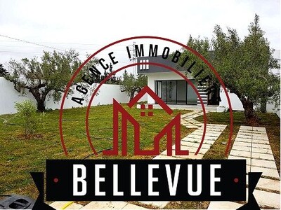 Une S+3 Villa A Vendre Réf B