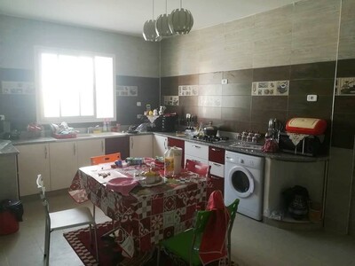 belle maison à hammamet nord a cité romene rond point omor khayem