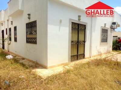 Villa with garden in the AFH