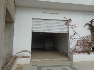 une Villa avec deux Garages au RDC situé a Hammamet Sud