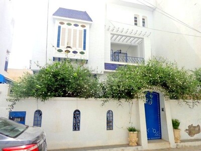 lovely villa on two levels in the AFH