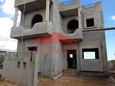 à vendre duplex inachevée pas loin de Hammamet